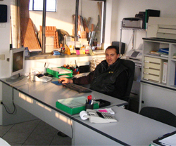 Lattoneria CLN, zona ufficio tecnico, dove operano tecnici specializzati nello studio e nella creazione di opere personalizzate su misura.